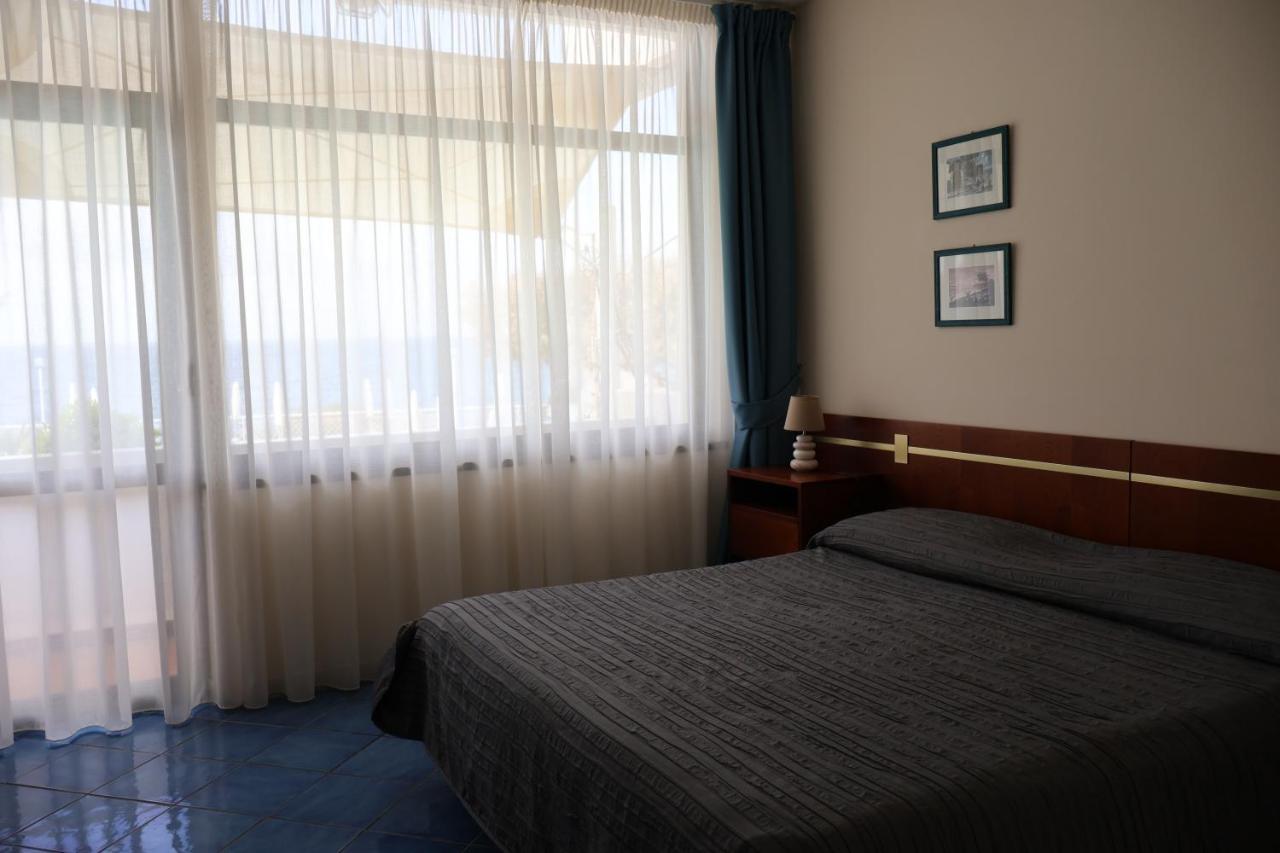 Puntaquattroventi Hotel Ercolano Bagian luar foto