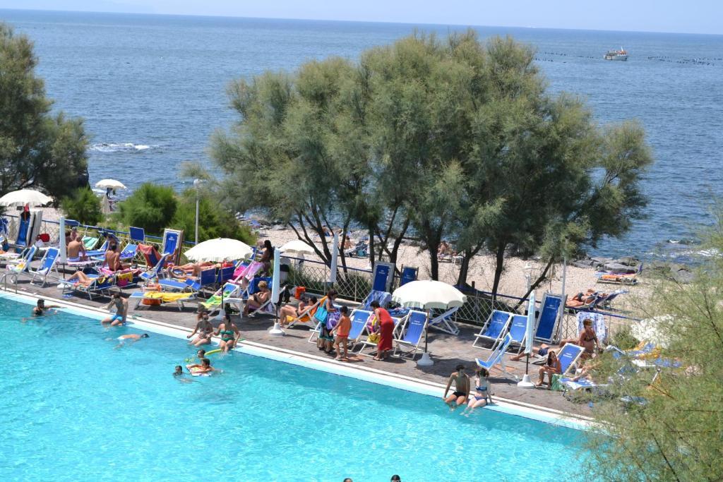 Puntaquattroventi Hotel Ercolano Bagian luar foto